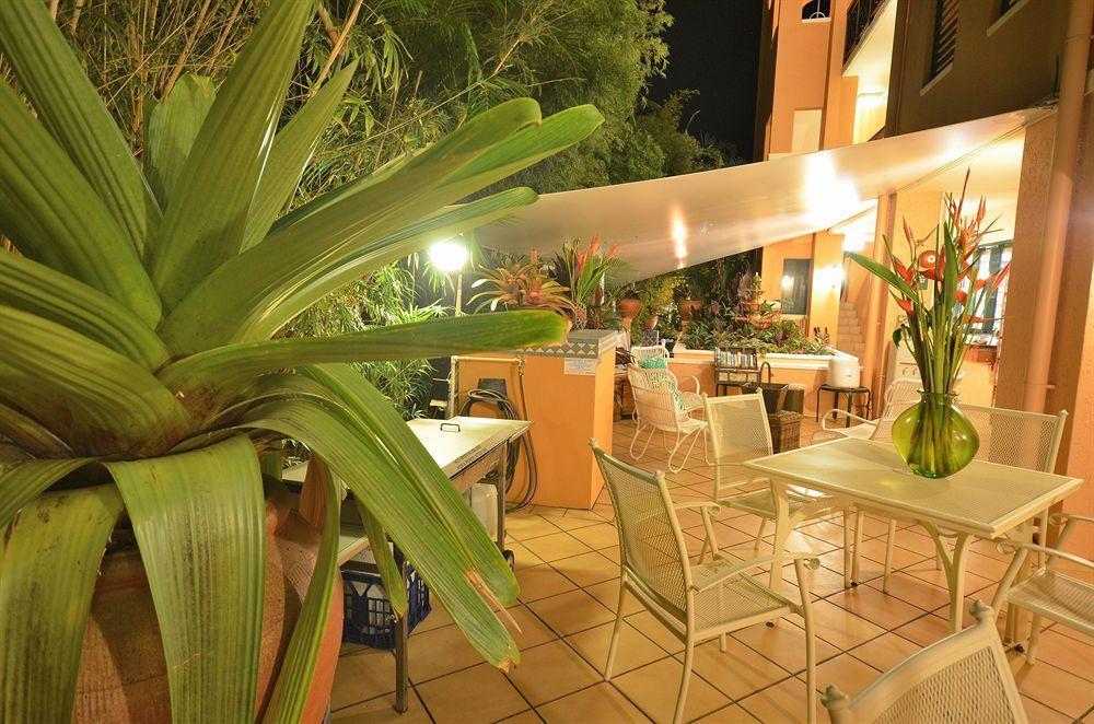 Aparthotel Martinique On Macrossan Port Douglas Esterno foto